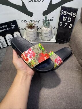 Gucci Black and Pink Sandals with Floral Elegance